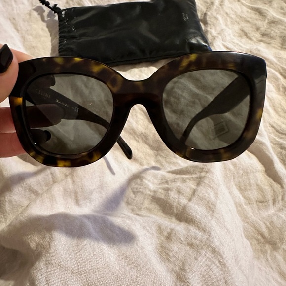 Celine BUTTERFLY S005 SUNGLASSES IN ACETATE
CLASSIC DARK HAVANA - Picture 3 of 9